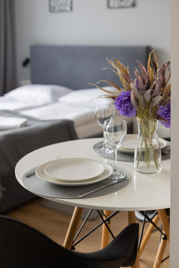 Wola Pet-Friendly Apartments With Ac Slawinska By Noclegi Renters Warsaw Exterior photo