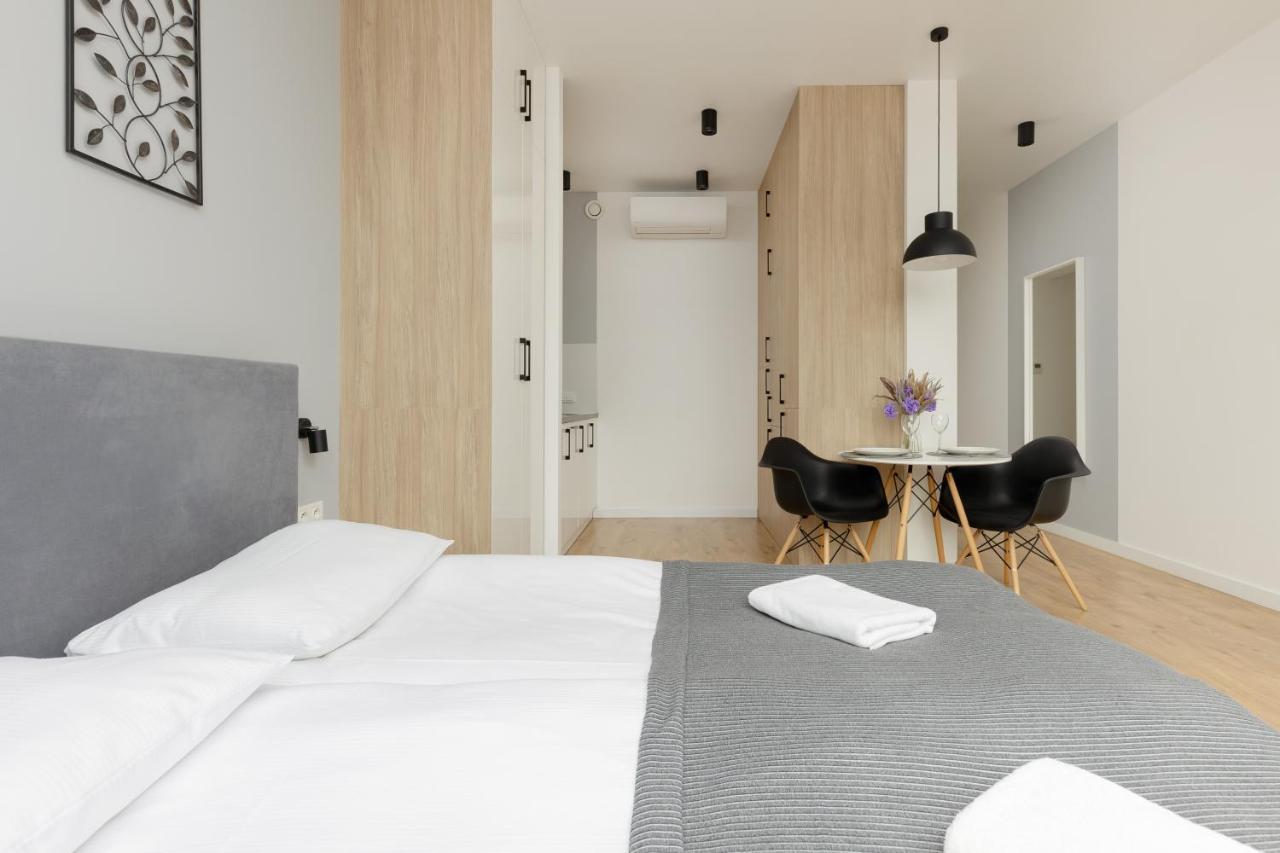 Wola Pet-Friendly Apartments With Ac Slawinska By Noclegi Renters Warsaw Exterior photo